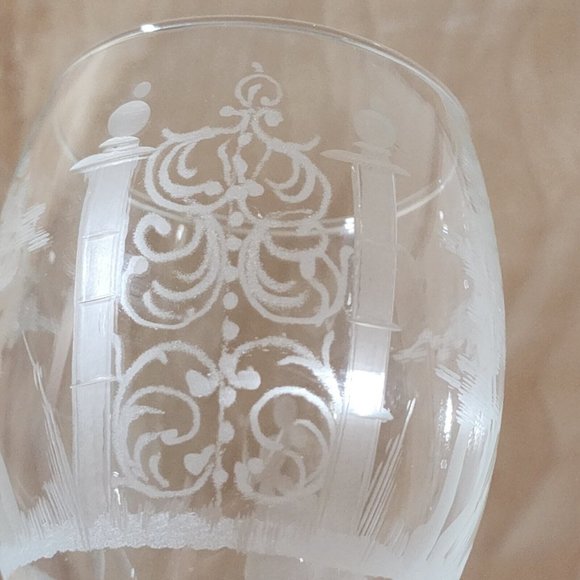 Finely Etched Glass French Provincial Courting Couple Wine Glasses 6" set of 2 - Picture 5 of 11